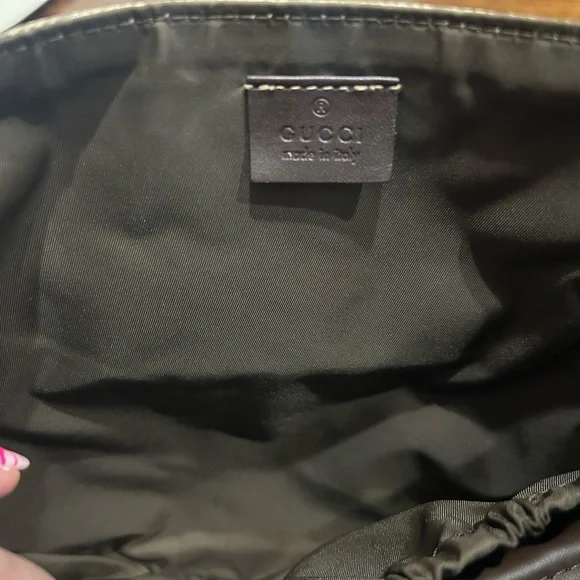 Gucci Beige and Brown Monogram Shoulder Bag - Picture 3 of 8